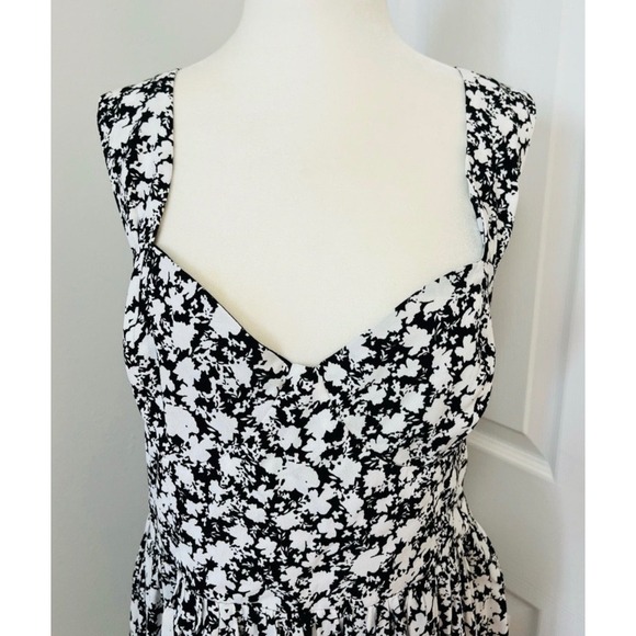 NEW DYNAMITE Black White Floral Larg Smocked Square Neck Mini Dress - Picture 4 of 9